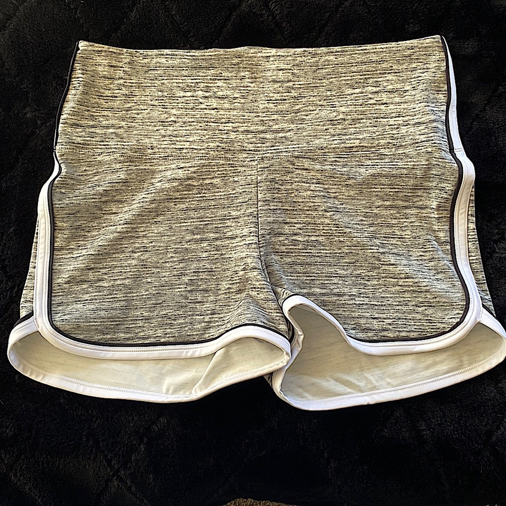 Pink ultimate high waist curve hem shortie size XL